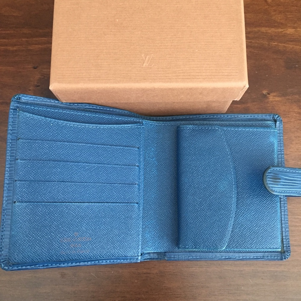 Authentic Louis Vuitton Wallet in Blue Epi Leather with Box - Great CONDITION! - Picture 4 of 9